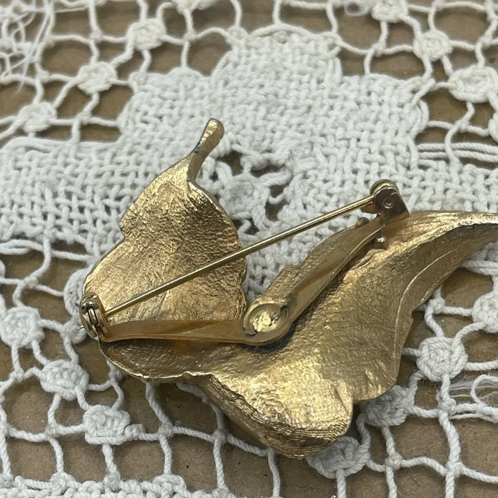Elegant Gold‎ Leaf Brooch